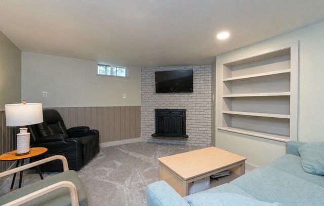 32 Marlboro Avenue, Brattleboro, VT 05301