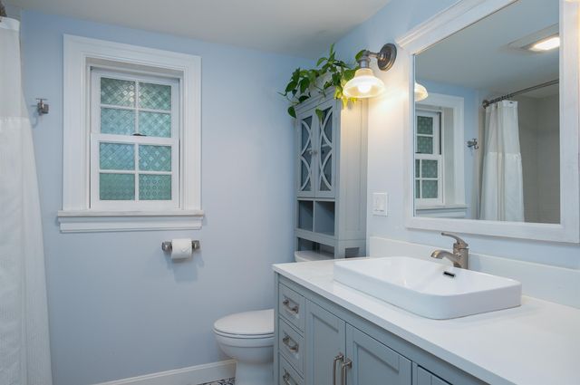 32 Marlboro Avenue, Brattleboro, VT 05301