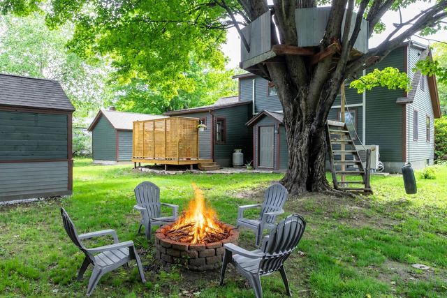32 Marlboro Avenue, Brattleboro, VT 05301