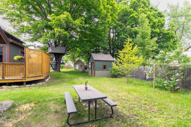 32 Marlboro Avenue, Brattleboro, VT 05301