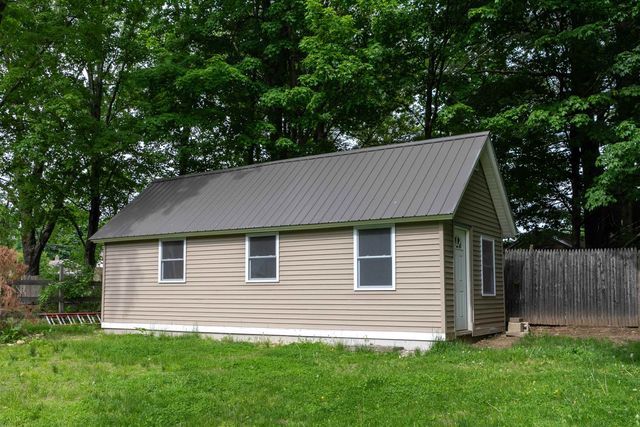 32 Marlboro Avenue, Brattleboro, VT 05301