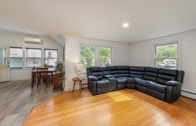 32 Marlboro Avenue, Brattleboro, VT 05301