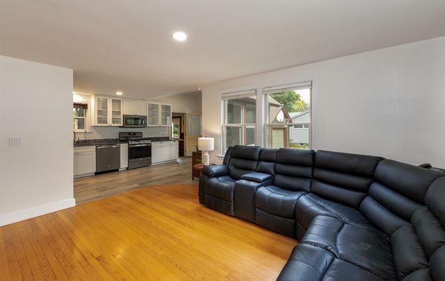 32 Marlboro Avenue, Brattleboro, VT 05301