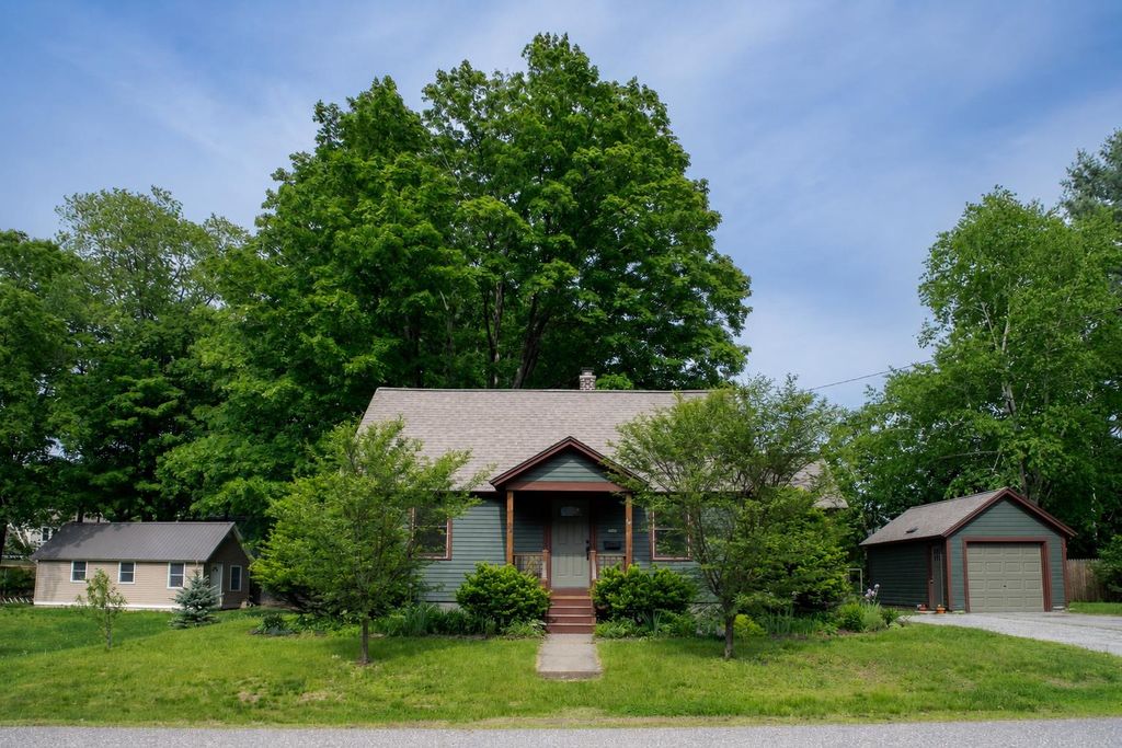 32 Marlboro Avenue, Brattleboro, VT 05301