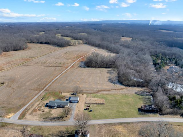 52 Hotel Rd, Flintville, TN 37335