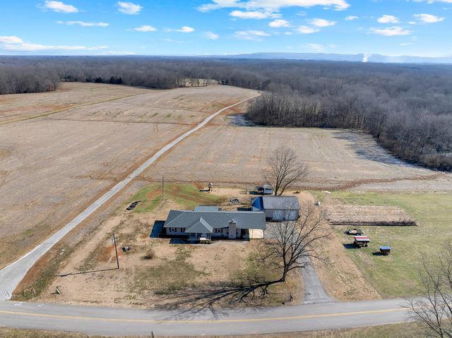 52 Hotel Rd, Flintville, TN 37335