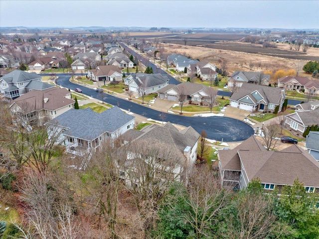 1406 Emerald Court, Waunakee, WI 53597