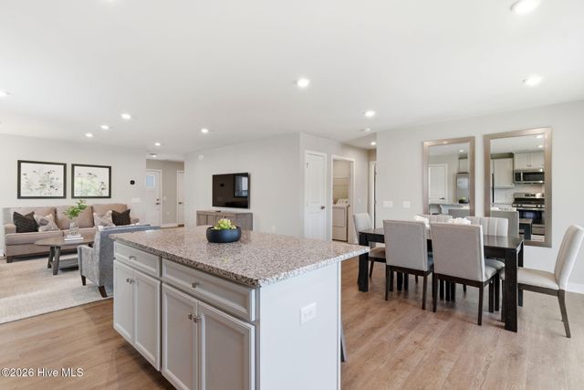 1123 Middle Crest Drive NE, Bolivia, NC 28422