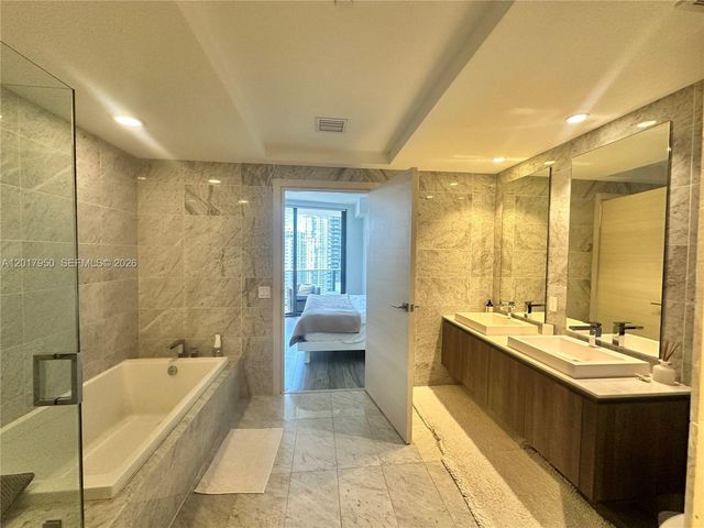 801 S Miami Ave 2804, Miami, FL 33130