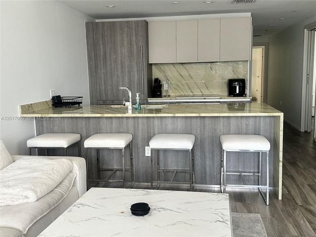 801 S Miami Ave 2804, Miami, FL 33130