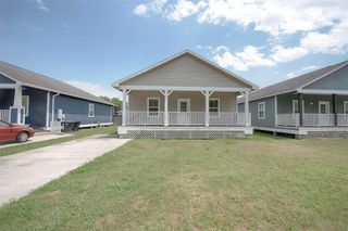 1612 W Willis Street, Alvin, TX 77511