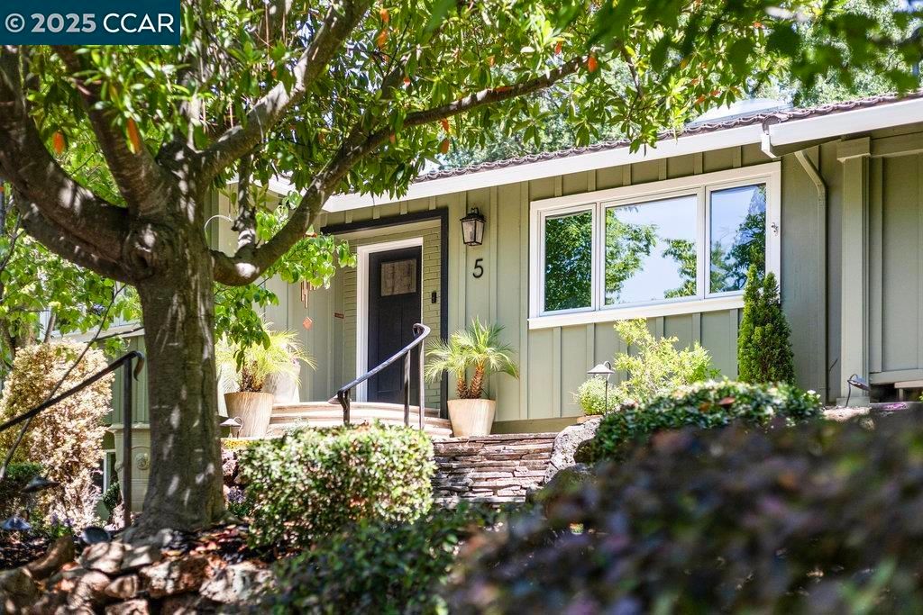 5 Kayser Ct, Walnut Creek, CA 94596