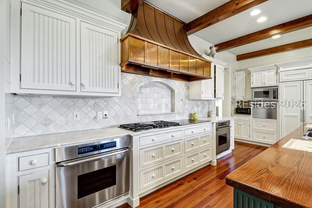 28 Gull Point Rd, Hilton Head Island, SC 29928