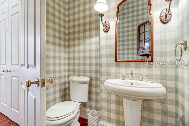 28 Gull Point Rd, Hilton Head Island, SC 29928