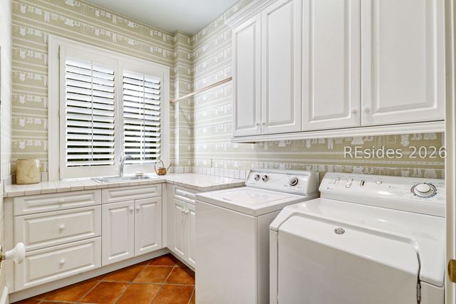 28 Gull Point Rd, Hilton Head Island, SC 29928