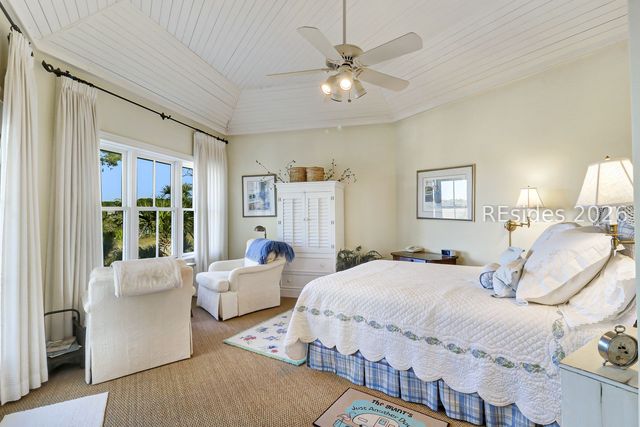 28 Gull Point Rd, Hilton Head Island, SC 29928