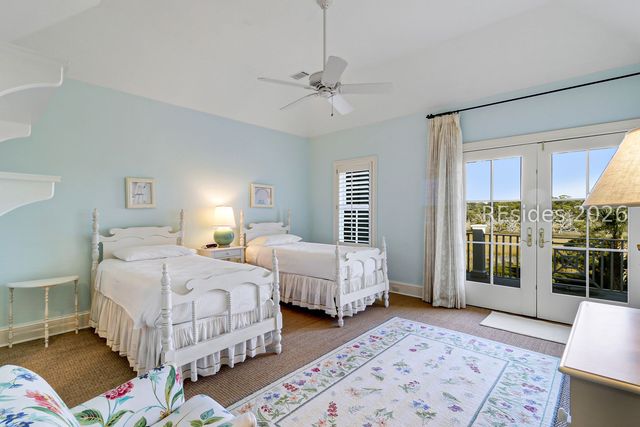 28 Gull Point Rd, Hilton Head Island, SC 29928