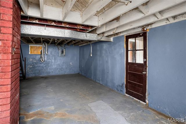 300 S Clark Avenue, Ferguson, MO 63135