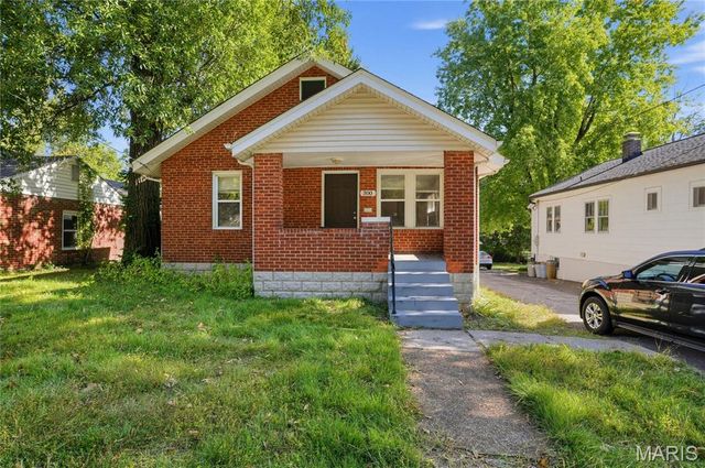300 S Clark Avenue, Ferguson, MO 63135