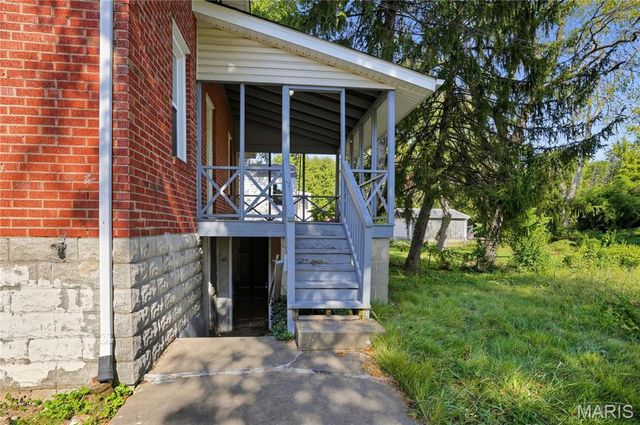 300 S Clark Avenue, Ferguson, MO 63135