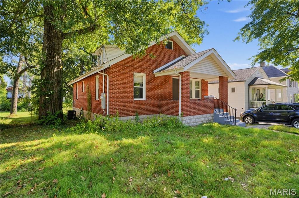 300 S Clark Avenue, Ferguson, MO 63135