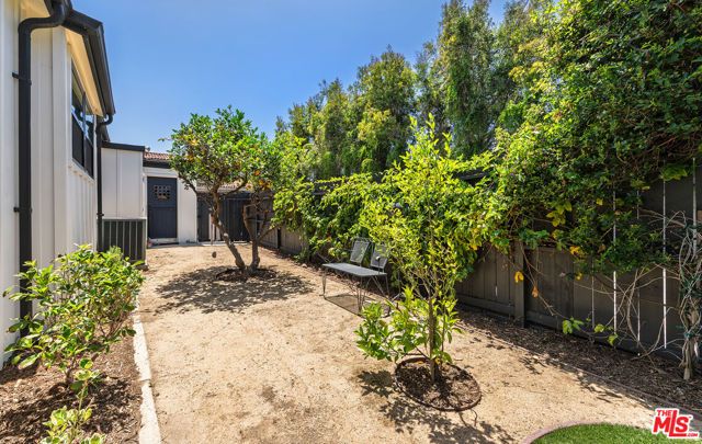 11172 Braddock Drive, Culver City, CA 90230