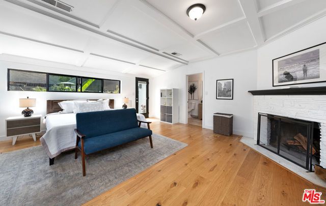 11172 Braddock Drive, Culver City, CA 90230