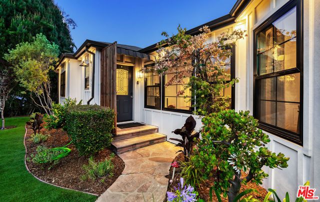 11172 Braddock Drive, Culver City, CA 90230