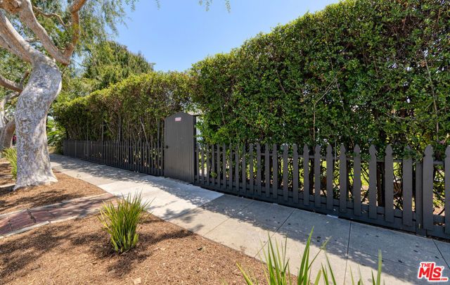 11172 Braddock Drive, Culver City, CA 90230