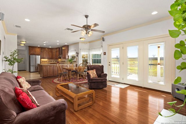 184 Scenic Hills Drive, La Vernia, TX 78121