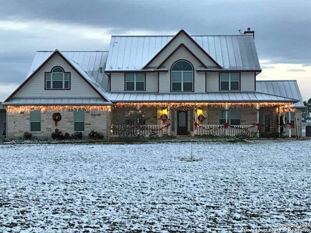 184 Scenic Hills Drive, La Vernia, TX 78121