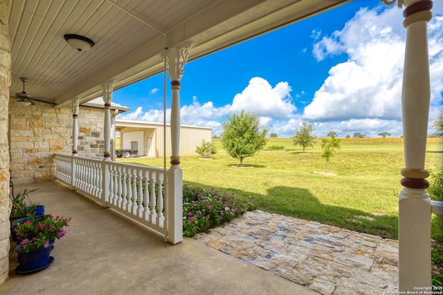 184 Scenic Hills Drive, La Vernia, TX 78121