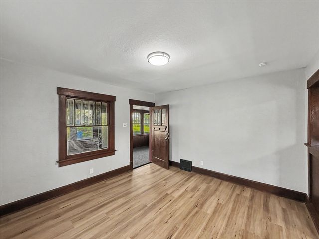 3911 7th Street, Des Moines, IA 50313