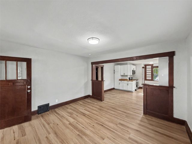 3911 7th Street, Des Moines, IA 50313