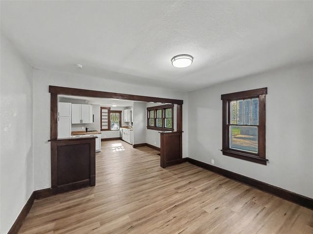 3911 7th Street, Des Moines, IA 50313
