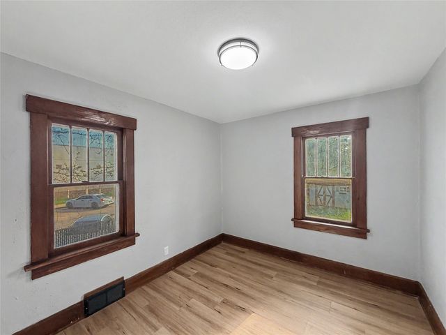 3911 7th Street, Des Moines, IA 50313