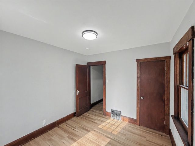 3911 7th Street, Des Moines, IA 50313