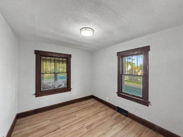 3911 7th Street, Des Moines, IA 50313