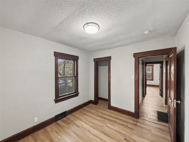 3911 7th Street, Des Moines, IA 50313