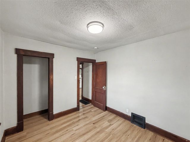 3911 7th Street, Des Moines, IA 50313