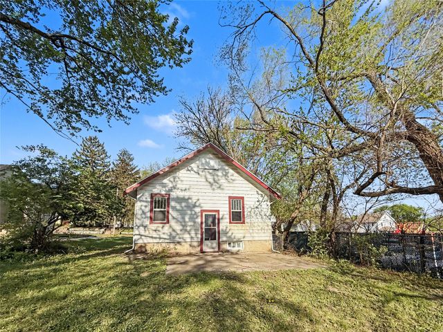 3911 7th Street, Des Moines, IA 50313
