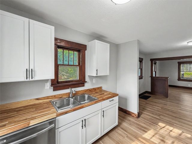 3911 7th Street, Des Moines, IA 50313