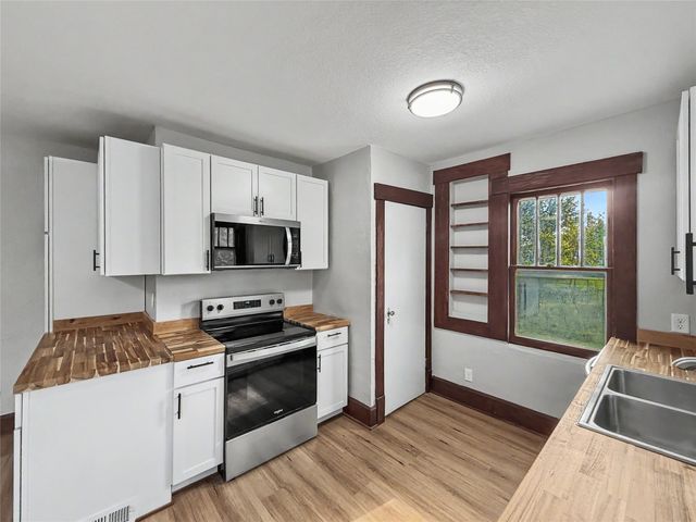 3911 7th Street, Des Moines, IA 50313