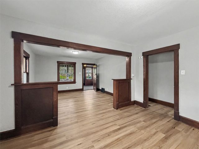 3911 7th Street, Des Moines, IA 50313