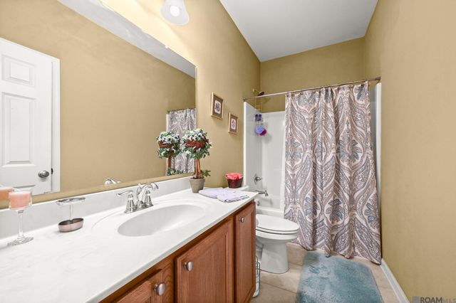 13567 Arnold Rd, Walker, LA 70785