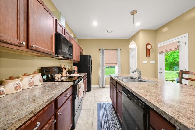 13567 Arnold Rd, Walker, LA 70785