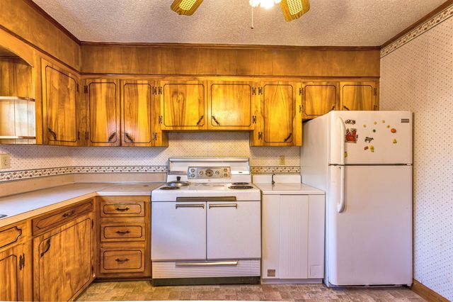 182 Garvin Lake Rd, Gaffney, SC 29340