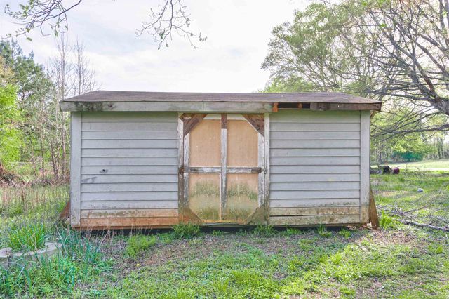 182 Garvin Lake Rd, Gaffney, SC 29340