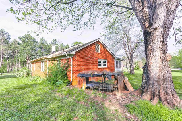 182 Garvin Lake Rd, Gaffney, SC 29340