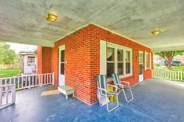 182 Garvin Lake Rd, Gaffney, SC 29340